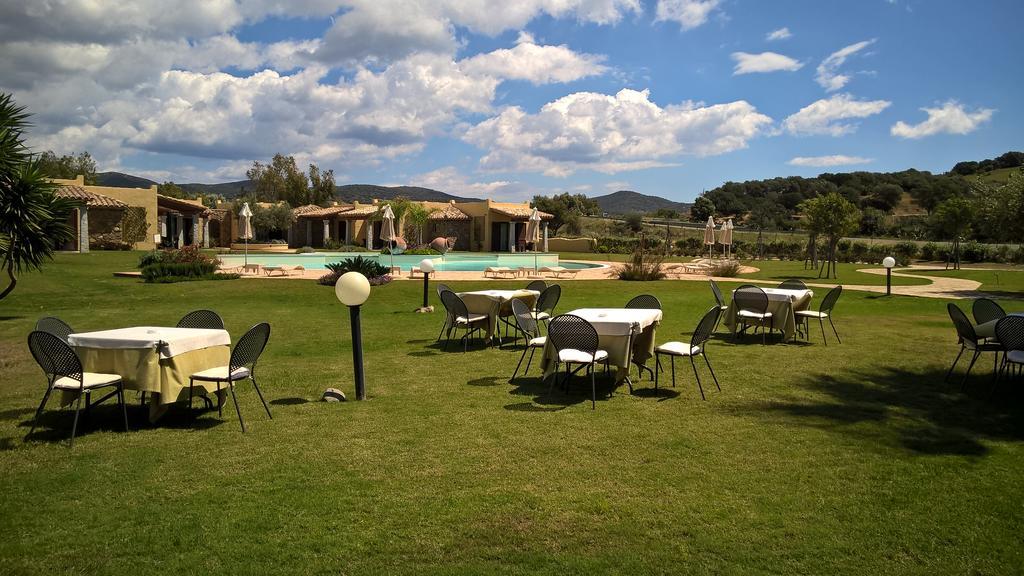 Le Anfore Hotel Villasimius Exterior photo